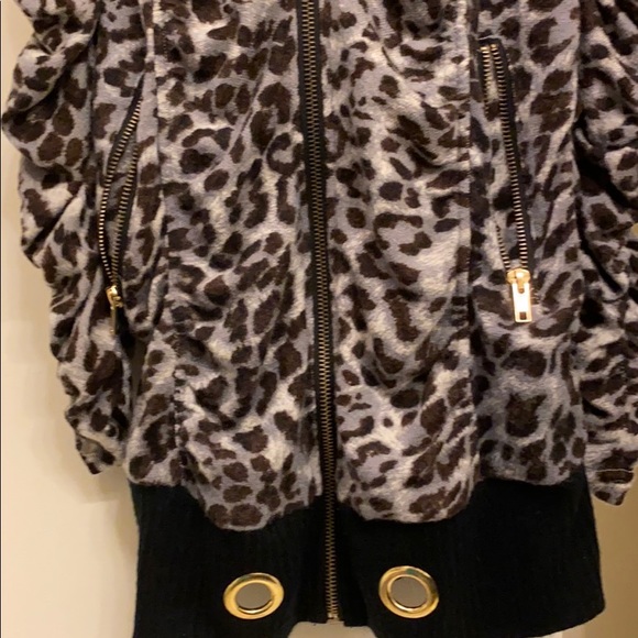 Top - Picture 3 of 5